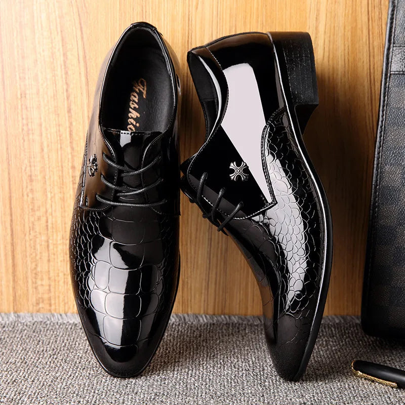 Elegante Herren-Oxfordschuhe Im Klassischen Stil Polierte Oberfläche