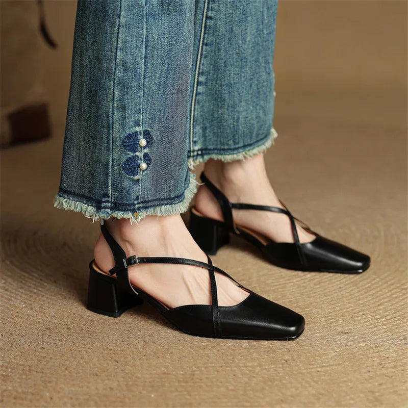 Damen Slingback Mit Blockabsatz Criss-Cross Knöchelriemen Quadratische Zehenform