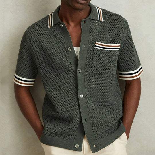 Herren Poloshirt In Armygrün Mit Knopfleiste Und Brusttasche Und Kurzen Ärmeln