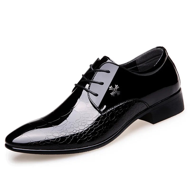 Elegante Herren-Oxfordschuhe Im Klassischen Stil Polierte Oberfläche