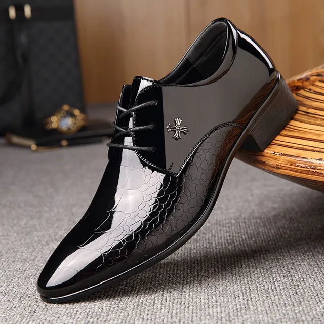 Elegante Herren-Oxfordschuhe Im Klassischen Stil Polierte Oberfläche
