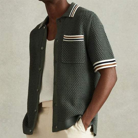 Herren Poloshirt In Armygrün Mit Knopfleiste Und Brusttasche Und Kurzen Ärmeln